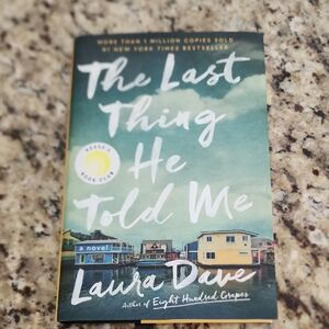 The Last Thing He Told Me by - Blue Cover